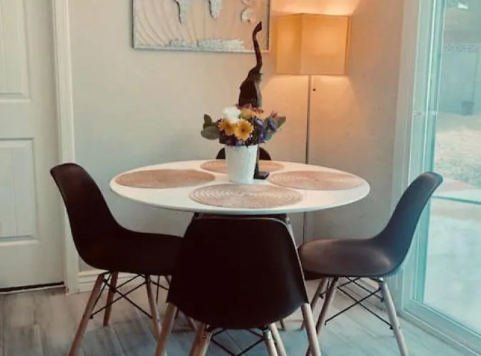 Sunny Guest With Large Backyard - Pets Welcome Apartment Phoenix