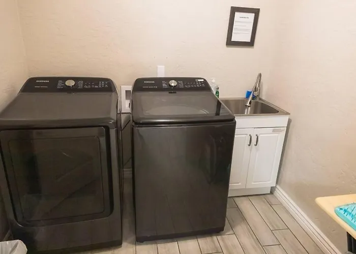 Apartment Sunny Guest With Large Backyard - Pets Welcome *