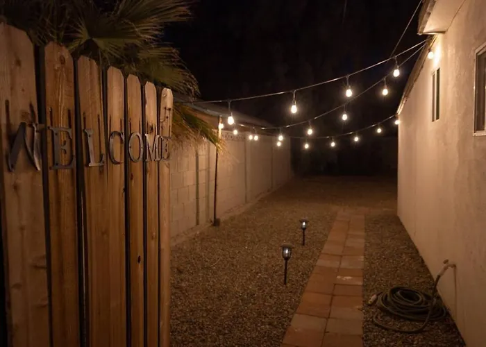 Sunny Guest With Large Backyard - Pets Welcome