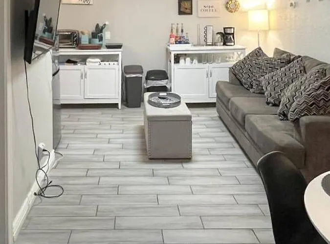 Sunny Guest With Large Backyard - Pets Welcome Apartment Phoenix