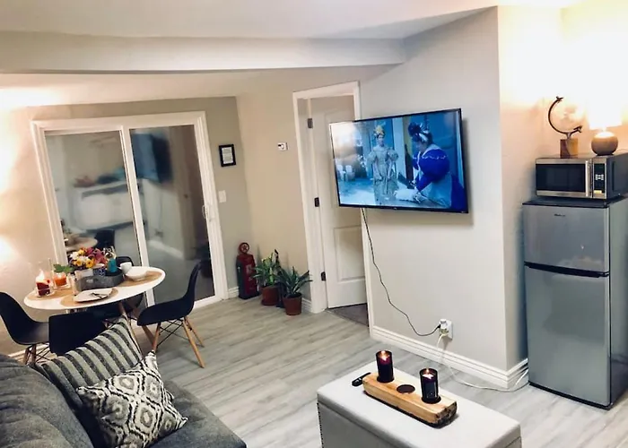 Sunny Guest With Large Backyard - Pets Welcome Apartment *