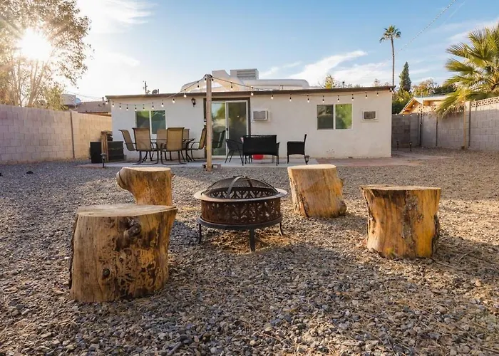 Sunny Guest With Large Backyard - Pets Welcome * Phoenix