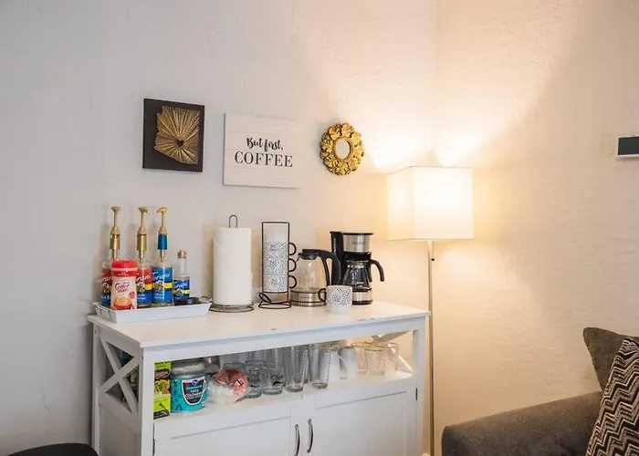 Sunny Guest With Large Backyard - Pets Welcome Apartment Phoenix