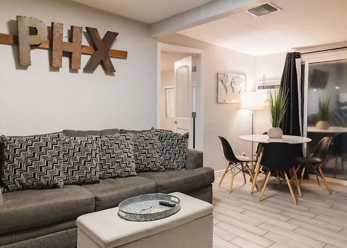 Sunny Guest With Large Backyard - Pets Welcome Phoenix