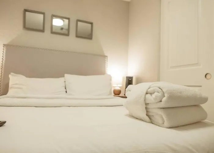 Apartment Sunny Guest With Large Backyard - Pets Welcome *