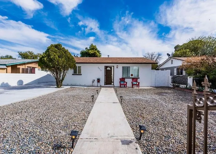 Sunny Guest With Large Backyard - Pets Welcome Apartment Phoenix