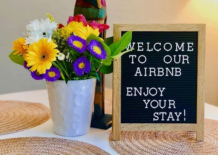 Apartment Sunny Guest With Large Backyard - Pets Welcome *