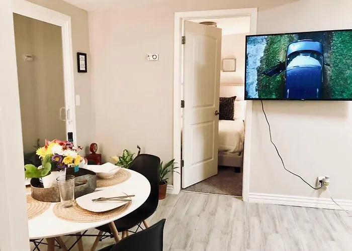 Apartment Sunny Guest With Large Backyard - Pets Welcome
