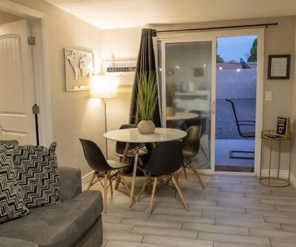 Sunny Guest With Large Backyard - Pets Welcome Phoenix